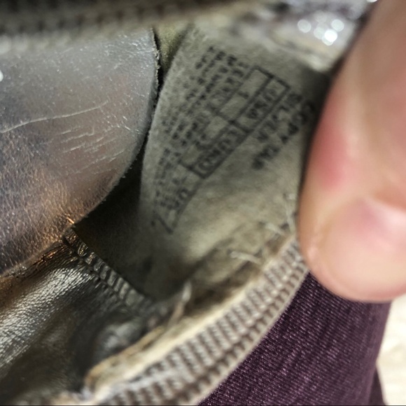 Reaction Kenneth Cole silver flat shoes size 1 - Picture 6 of 6